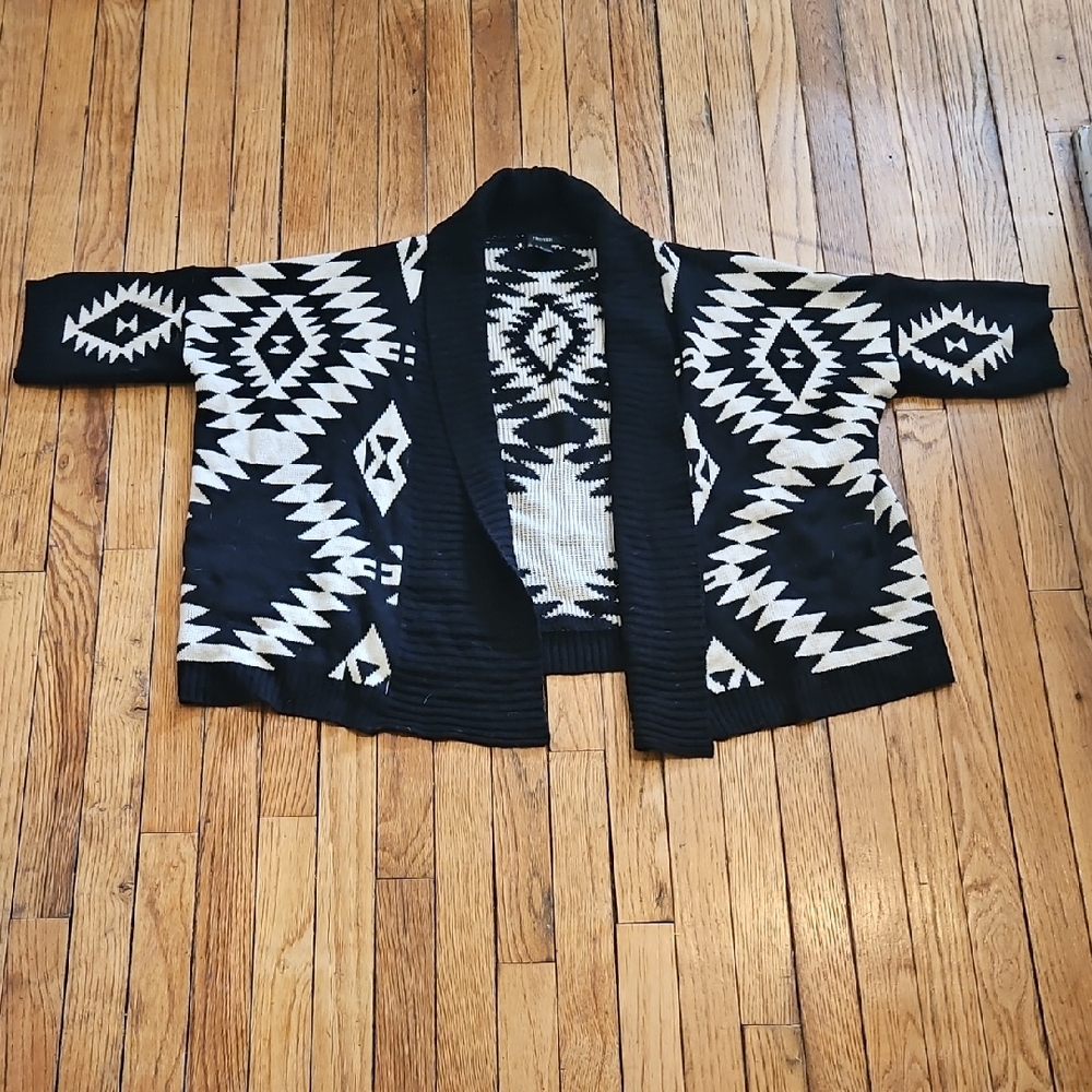 Fover 21 Black and White Geometric Cardigan